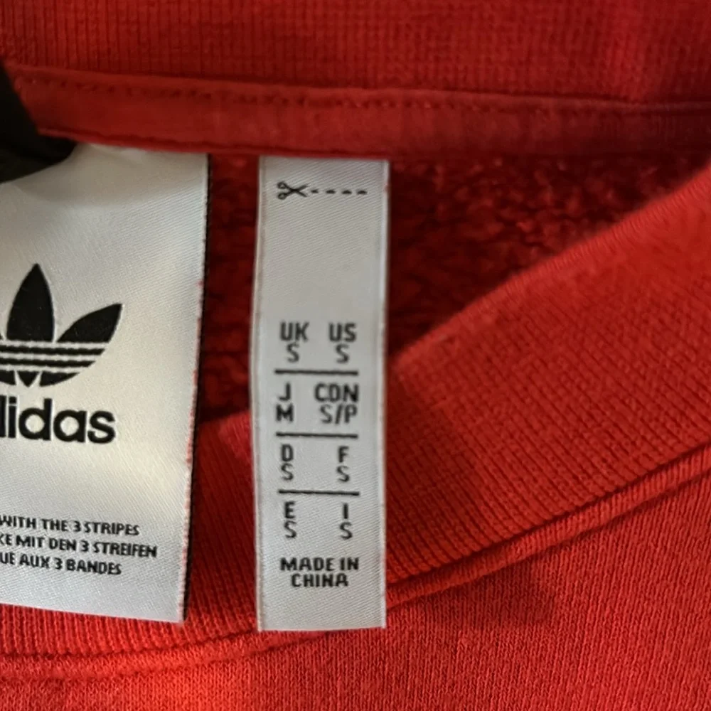 Small Men’s Adidas Adventure Sweatshirt!